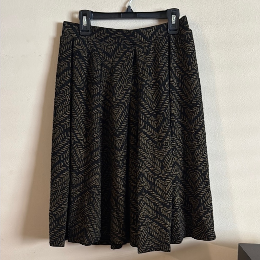 Elegant Black and Brown Patterned Skirt